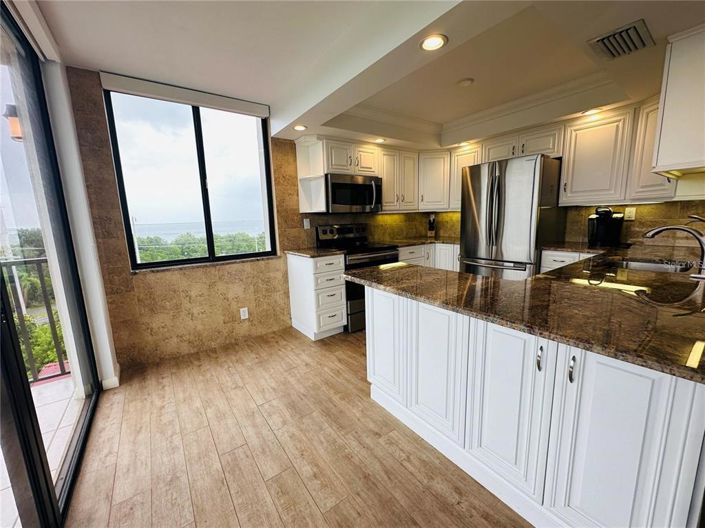 Image No.10-2 Bed Property for sale