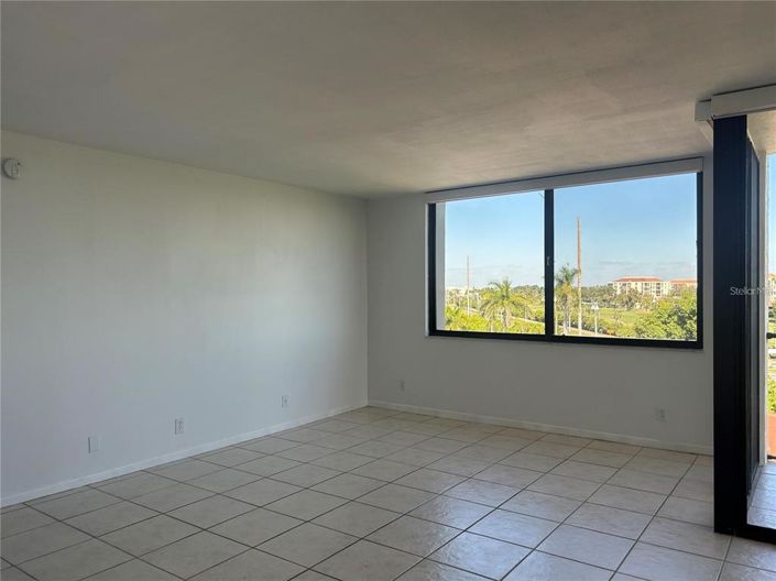 Image No.3-2 Bed Property for sale