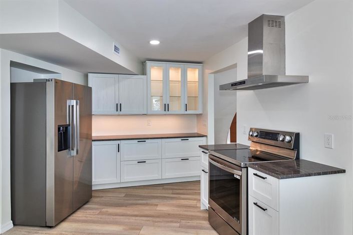 Image No.12-5 Bed Property for sale