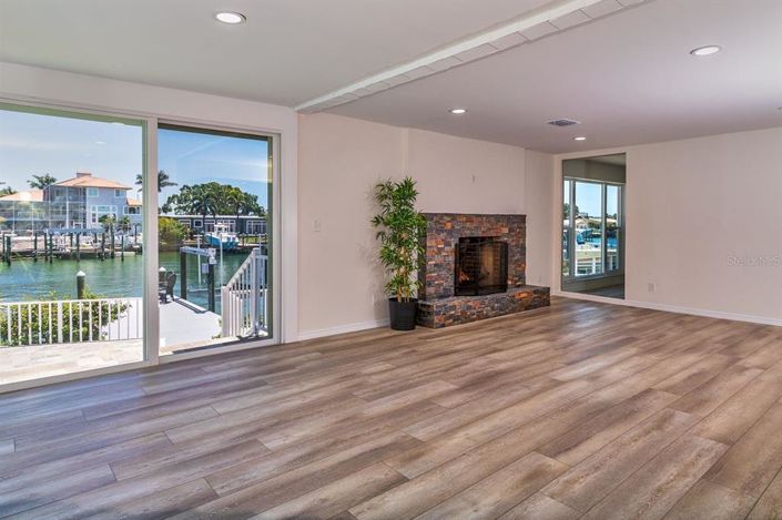 Image No.14-5 Bed Property for sale