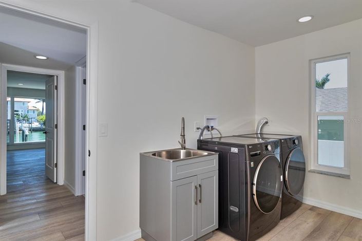 Image No.17-5 Bed Property for sale