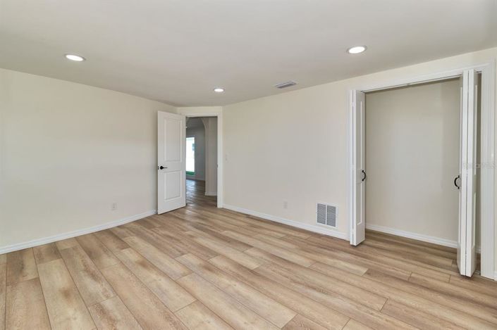 Image No.23-5 Bed Property for sale