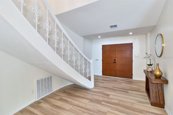 Image No.5-5 Bed Property for sale