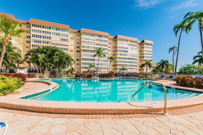 Image No.28-2 Bed Property for sale