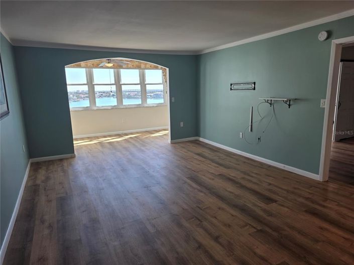 Image No.9-2 Bed Property for sale