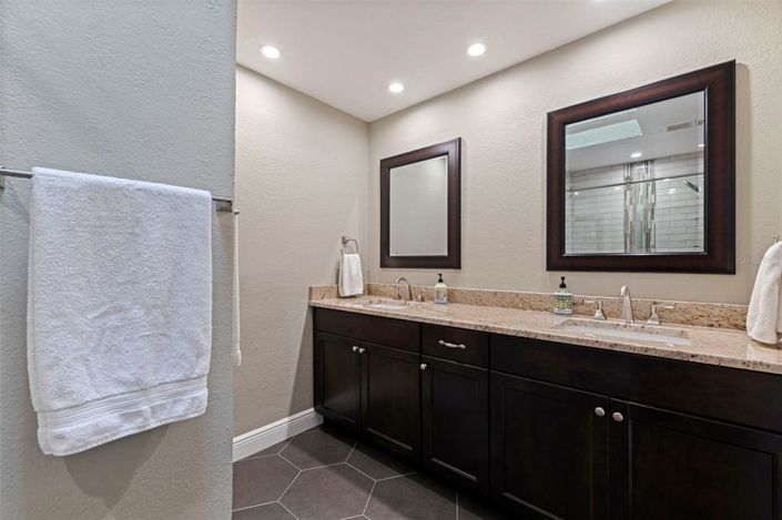 Image No.25-3 Bed Townhouse for sale