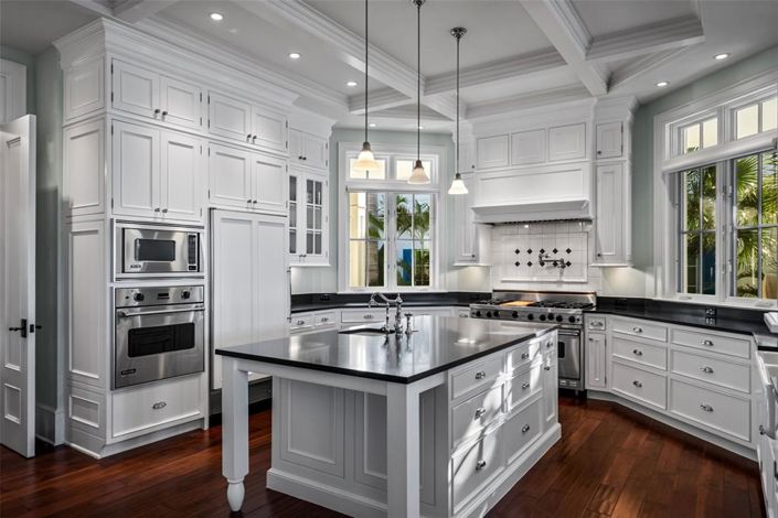 Image No.10-5 Bed Property for sale