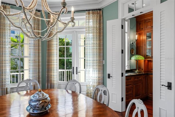 Image No.26-5 Bed Property for sale