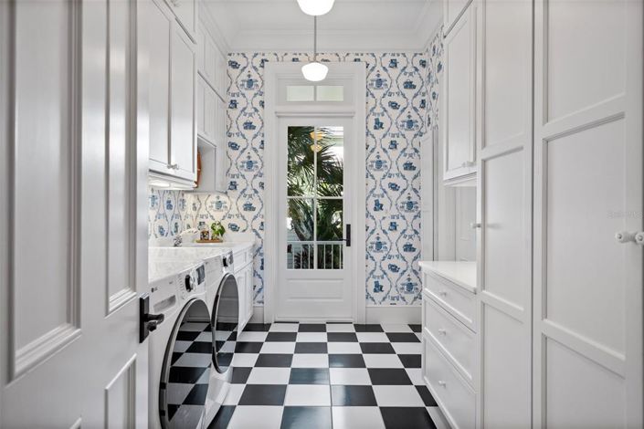 Image No.30-5 Bed Property for sale