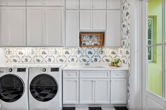 Image No.31-5 Bed Property for sale