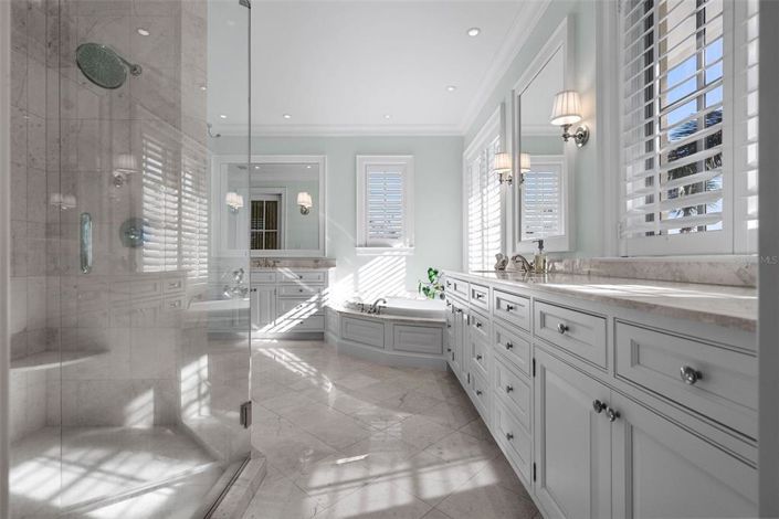 Image No.47-5 Bed Property for sale