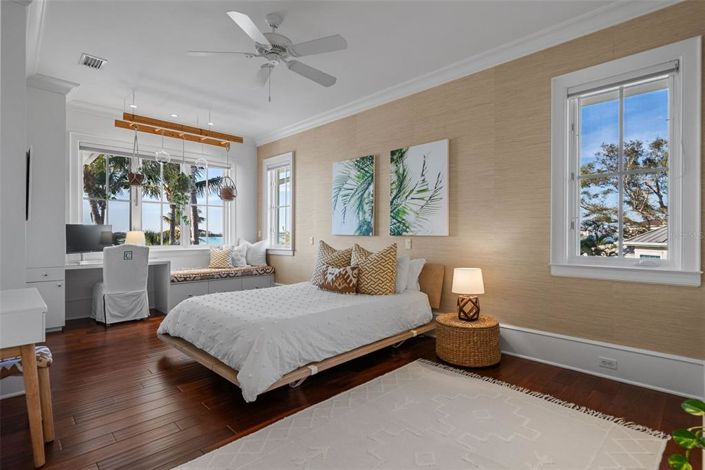 Image No.55-5 Bed Property for sale