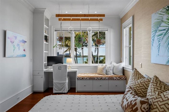 Image No.56-5 Bed Property for sale