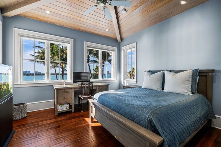 Image No.57-5 Bed Property for sale