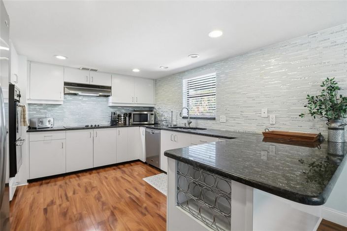 Image No.11-4 Bed Property for sale