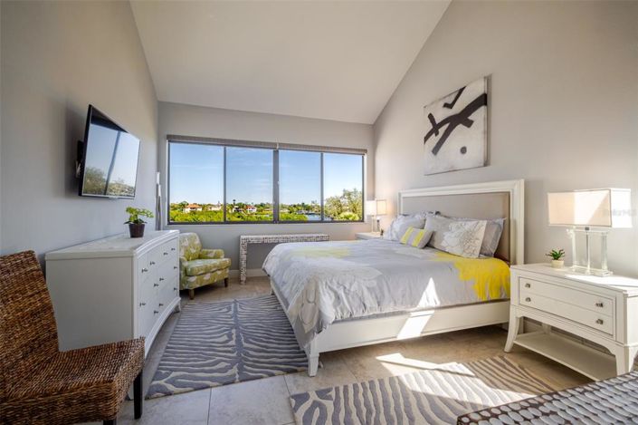 Image No.21-2 Bed Property for sale