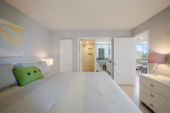 Image No.36-2 Bed Property for sale