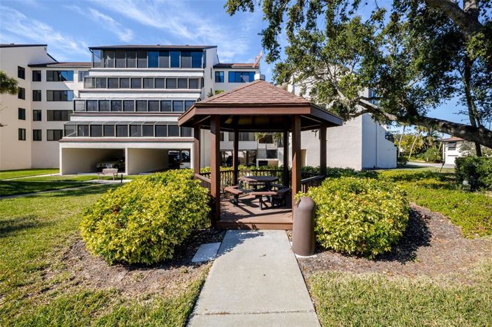 Image No.60-2 Bed Property for sale