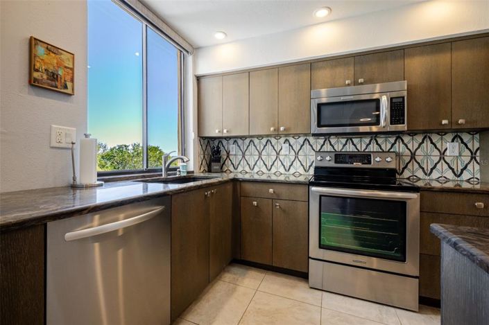 Image No.9-2 Bed Property for sale