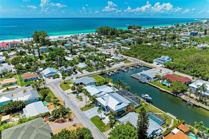 Image No.8-3 Bed Property for sale