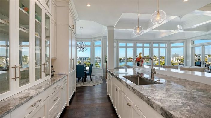 Image No.19-3 Bed Property for sale