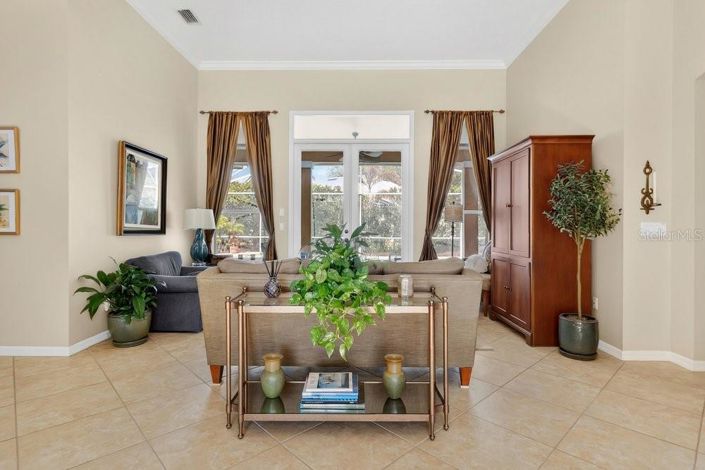 Image No.3-5 Bed Property for sale