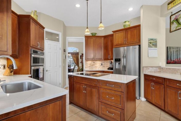 Image No.9-5 Bed Property for sale