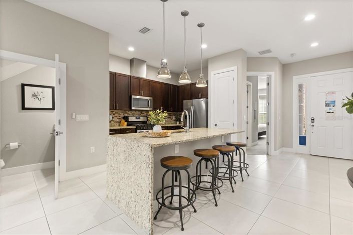 Image No.11-4 Bed Townhouse for sale