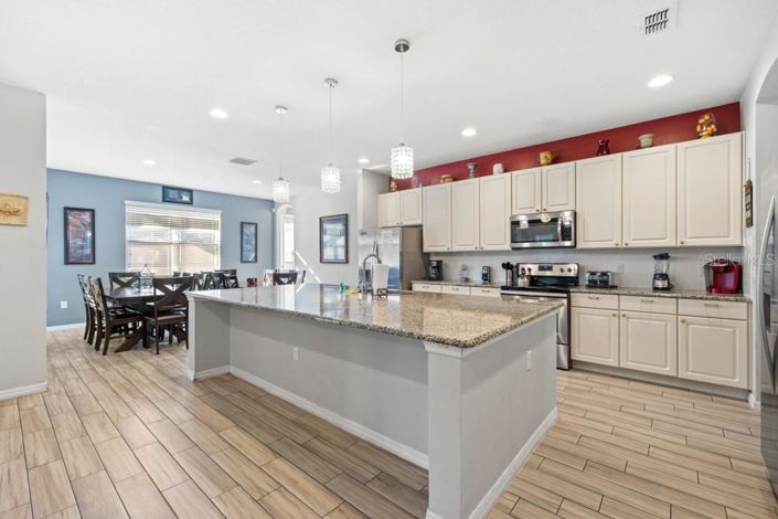 Image No.17-13 Bed Property for sale