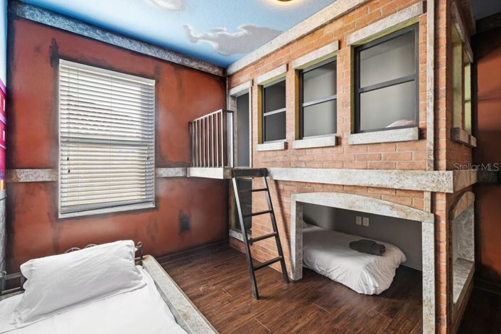 Image No.53-13 Bed Property for sale