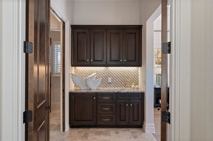 Image No.17-5 Bed Property for sale