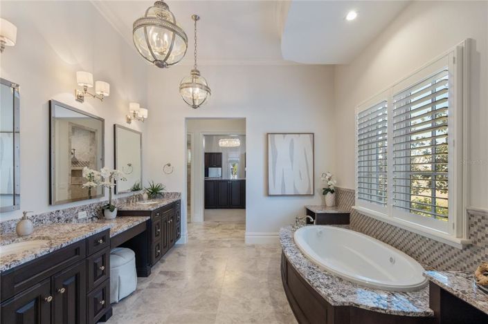 Image No.18-5 Bed Property for sale