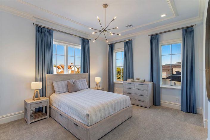 Image No.25-5 Bed Property for sale