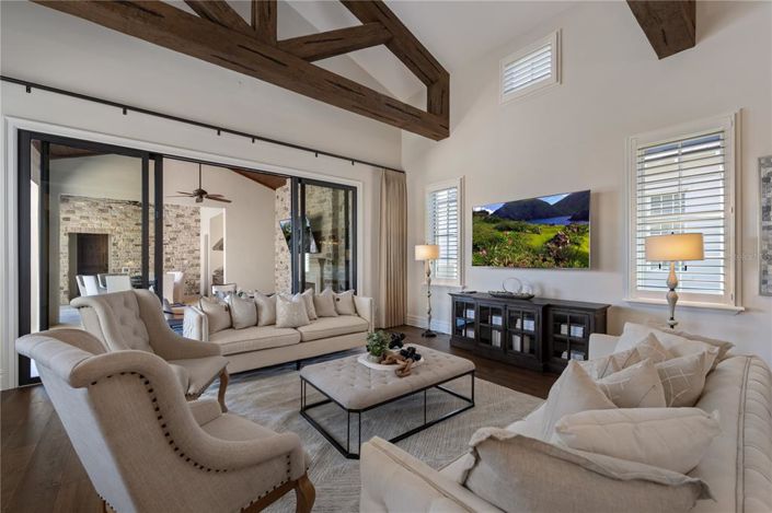 Image No.8-5 Bed Property for sale