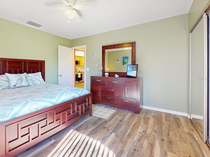 Image No.19-2 Bed Townhouse for sale