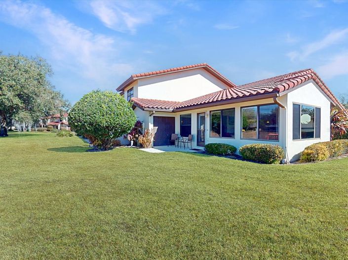 Image No.25-2 Bed Townhouse for sale