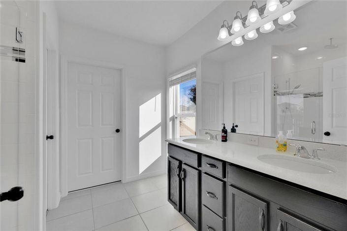 Image No.15-4 Bed Property for sale