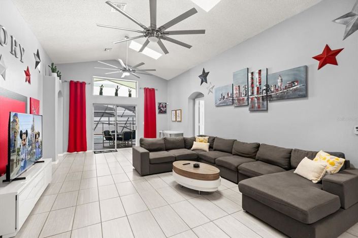 Image No.5-5 Bed Property for sale