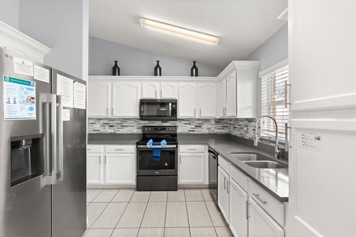 Image No.9-5 Bed Property for sale