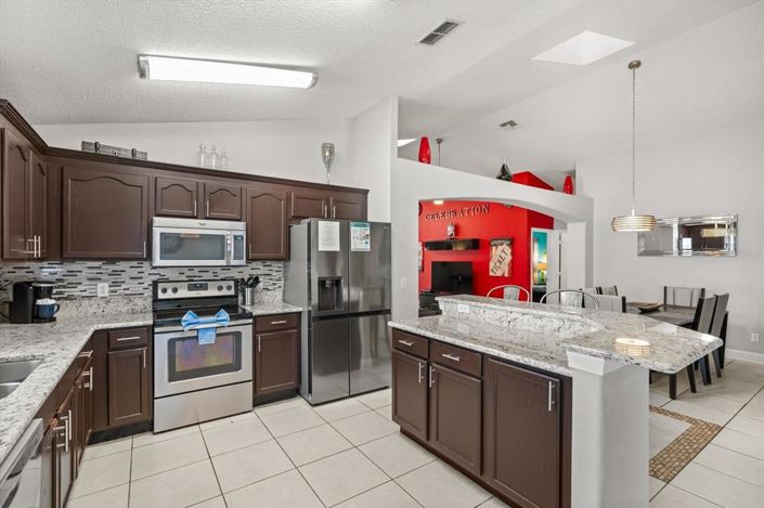 Image No.12-5 Bed Property for sale