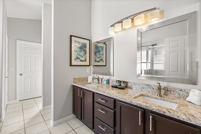 Image No.19-5 Bed Property for sale