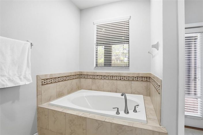 Image No.23-7 Bed Property for sale