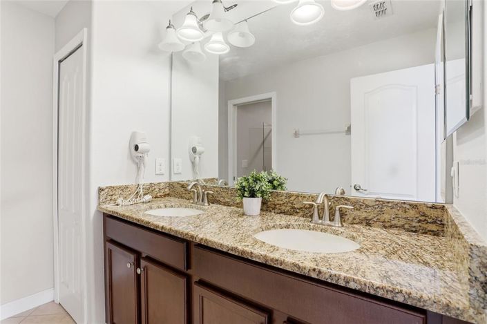 Image No.40-7 Bed Property for sale