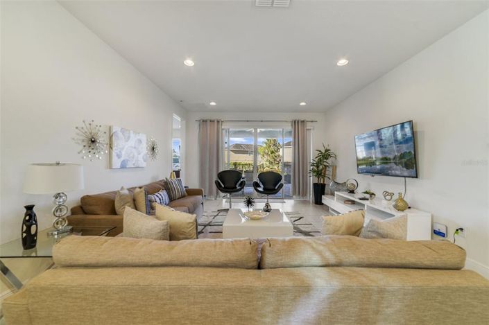 Image No.15-6 Bed Property for sale