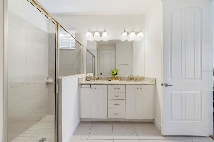 Image No.19-6 Bed Property for sale