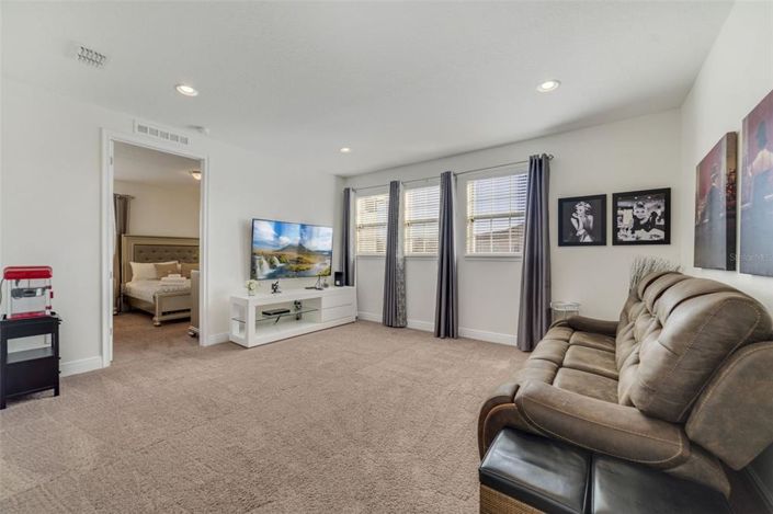 Image No.26-6 Bed Property for sale