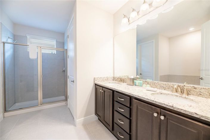 Image No.12-6 Bed Property for sale