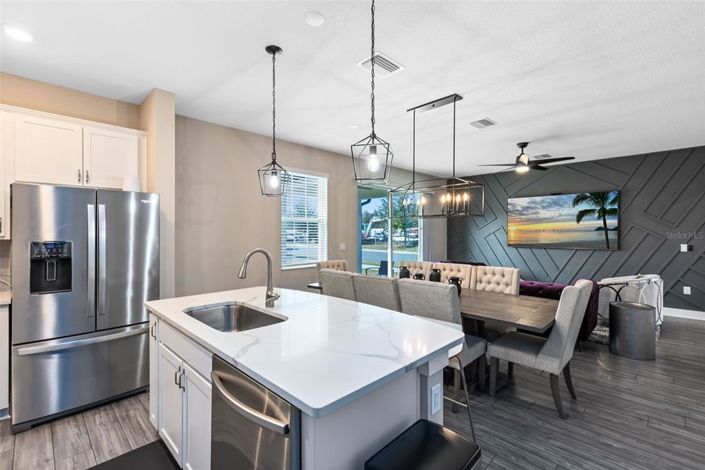 Image No.4-4 Bed Property for sale