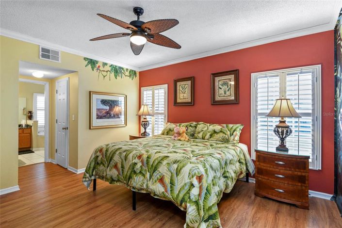 Image No.22-8 Bed Property for sale