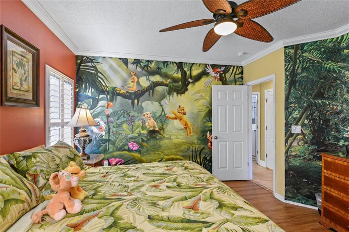 Image No.23-8 Bed Property for sale